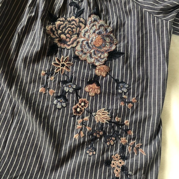 American Eagle Off-the-Shoulder Top - Picture 5 of 5